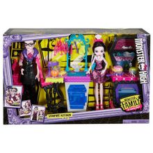 MATTEL Monster High Mattel Monster High FCV75 Игровой набор "Семья Дракулауры" из серии "Семья Монстриков" FCV75