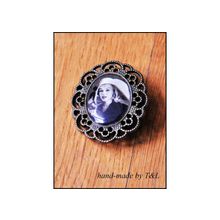 Брошь "монро"