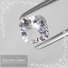Бледно-розовый воробьевит (морганит, берилл) из Мозамбика огранки в Баснословно фантазийный квадрат 8,92x8,91мм 2,92 карата