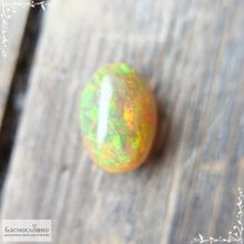 Огненный опал из Эфиопии огранка овал кабошон 14x9,88мм 4,14 карат