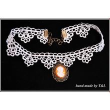 Камея "дама на золотом"