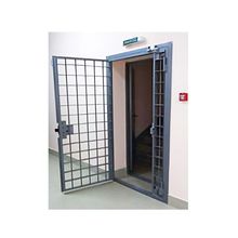 Двери в комнату административно-задержанных с оргстеклом КАЗ 900Х2100