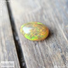 Огненный опал из Эфиопии огранка овал кабошон 14x9,88мм 4,14 карат