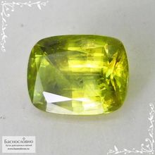 Желтовато-зелёный сфен (титанит) из Афганистана огранки кушон 9,9x7,55мм 3,1 карата
