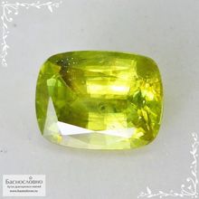 Желтовато-зелёный сфен (титанит) из Афганистана огранки кушон 9,9x7,55мм 3,1 карата