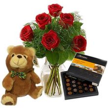Три Романтики: 5 красных роз, Плюшевый Мишка и шоколад