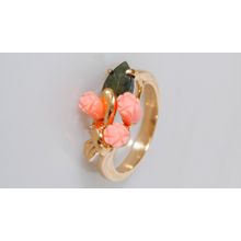 кольцо коралл-нефрит 3 розы 1 лист + циркон