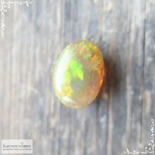 Огненный опал из Эфиопии огранка овал кабошон 14x9,88мм 4,14 карат