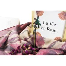 Подарочный набор La Vie en Rose: скульптура, палантин в шкатулке