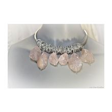 Колье с крупными розовыми кварцами