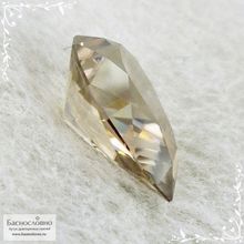 Циркон оттенка Шампань из Танзании (Танга) огранки в Баснословно груша 14,13x10,05мм 7,8 карат