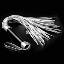 Серебристая плетка Struggle My Flogger с черной ручкой - 45 см. (243733)