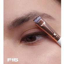 Topface Кисть для макияжа №15 Angled Brow Brush для бровей скошенная PT901