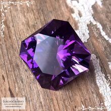 Насыщенный аметист из Бразилии (Байя) огранка в Баснословно квадрат-октагон 19мм 32,35 карата