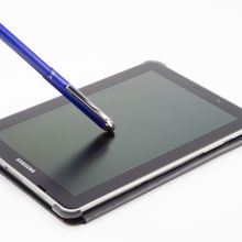 HERI V3303 - ручка со штампом и стилусом для смартфона, синий корпус