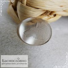 Резной волк на светло-коричневом дымчатом кварце (раухтопаз) работы Баснословно овал без граней 25x18мм