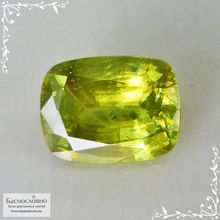 Желтовато-зелёный сфен (титанит) из Афганистана огранки кушон 9,9x7,55мм 3,1 карата