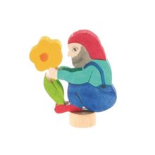 Фигурка декоративная  для подсвечников - гном с цветком (Grimms)