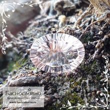 Розовый воробьевит (морганит, розовый берилл) из Мадагаскара огранка овал вогнутые грани Миллениум 14,21x10,17мм 5,11 карата