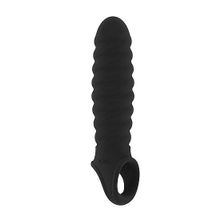 Shots Media BV Чёрная ребристая насадка Stretchy Penis Extension No.32 (черный)