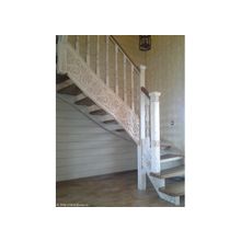 Деревянная лестница с элементами резьбы (002)