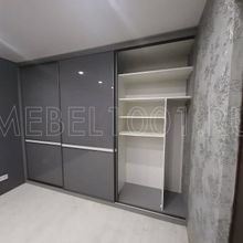 Шкаф-купе встроенный, стекло лакобель
