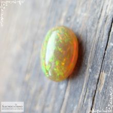 Огненный опал из Эфиопии огранка овал кабошон 14x9,88мм 4,14 карат