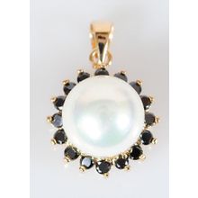 Кулон с жемчугом "В чёрном"