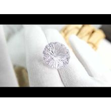 Бледно-сиреневый аметист из Бразилии огранка в Баснословно фантазийный круг 20,74x20,03мм 28,84 карата