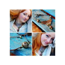 Кожаное колье с павлиньими перьями