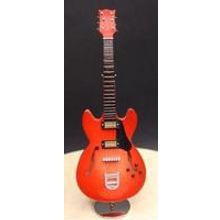 GE41-25-S электрогитара на подставке, кейс в комплекте, размер 25см