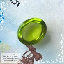 Зелёный хризолит (перидот) из Китая огранка овал кабошон 9,58x7,65мм 3,22 карата