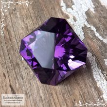 Насыщенный аметист из Бразилии (Байя) огранка в Баснословно квадрат-октагон 19мм 32,35 карата