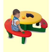 Пластиковый столик для детей с лавочками
