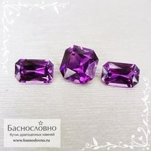 Гарнитур три ярко-пурпурных граната из Мозамбика огранки октагон 7,39x4,5 7,33x4,57 6,93x6,98мм 4,16 карат