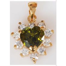 Кулон с перидотом "Сердце в стразах"