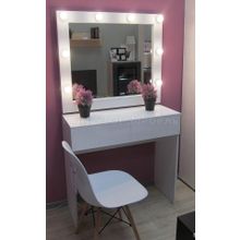 Туалетный столик для макияжа