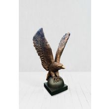 Скульптура орла на шаре в бронзе (85 см)