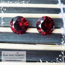 Пара насыщенно-красных гранатов (пироп-альмандин) из Мозамбика огранки Баснословно бриллиантовая круг 8,1 и 8,2мм 4,83 карат