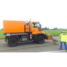 Водоструйный демаркировщик Weigel PeelJet на шасси UNIMOG