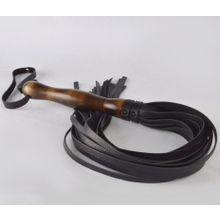 Черная плеть с деревянной рукоятью (223900)