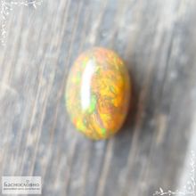 Огненный опал из Эфиопии огранка овал кабошон 14x9,88мм 4,14 карат