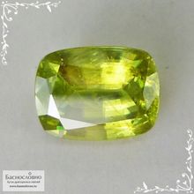 Желтовато-зелёный сфен (титанит) из Афганистана огранки кушон 9,9x7,55мм 3,1 карата