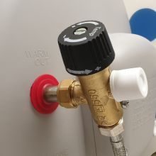 Isotherm Электрический бойлер для нагрева воды Isotherm Spa Mix IT-6P4031SPA0003 230 В 750 Вт 40 л оснащен смесительным вентилем