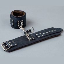 Подиум Широкие кожаные наручники на меху (черный)