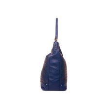 Вместительная сумка синего цвета