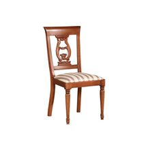 Стул с резной спинкой