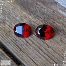 Пара насыщенно-красных гранатов (альмандины) из Танзании огранка Баснословно овал 10,06×8,18 10,1×8,23 мм 6,47 карат