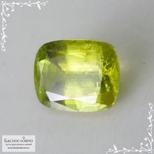 Желтовато-зелёный сфен (титанит) из Афганистана огранки кушон 9,9x7,55мм 3,1 карата