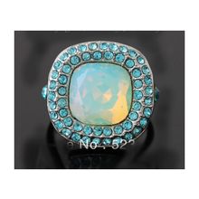 Кольцо-перстень Лунный камень с кристаллами. (Модификация: Базовая, Размер: 19)